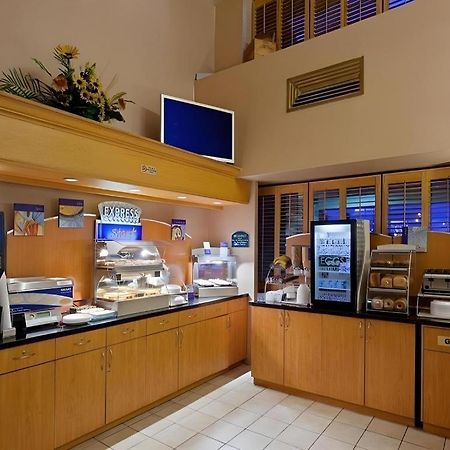Holiday Inn Express Toronto East - Scarborough By Ihg Esterno foto