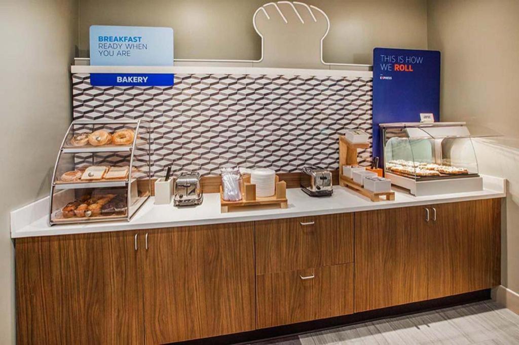 Holiday Inn Express Toronto East - Scarborough By Ihg Esterno foto