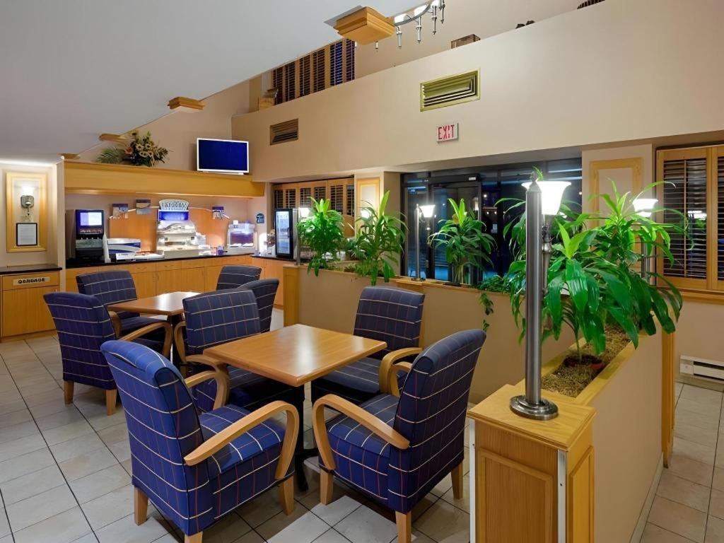 Holiday Inn Express Toronto East - Scarborough By Ihg Esterno foto