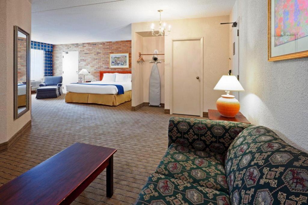 Holiday Inn Express Toronto East - Scarborough By Ihg Esterno foto