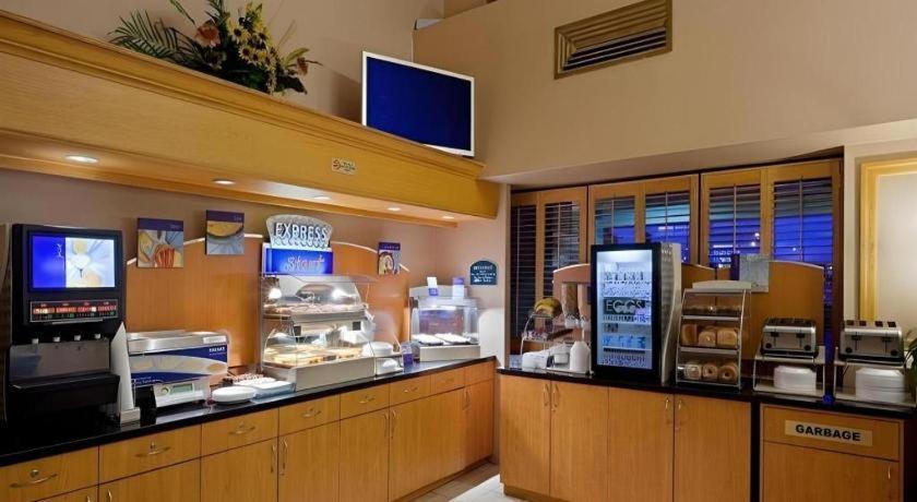 Holiday Inn Express Toronto East - Scarborough By Ihg Esterno foto
