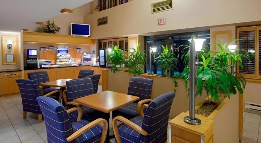 Holiday Inn Express Toronto East - Scarborough By Ihg Esterno foto