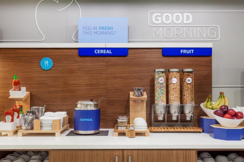 Holiday Inn Express Toronto East - Scarborough By Ihg Esterno foto