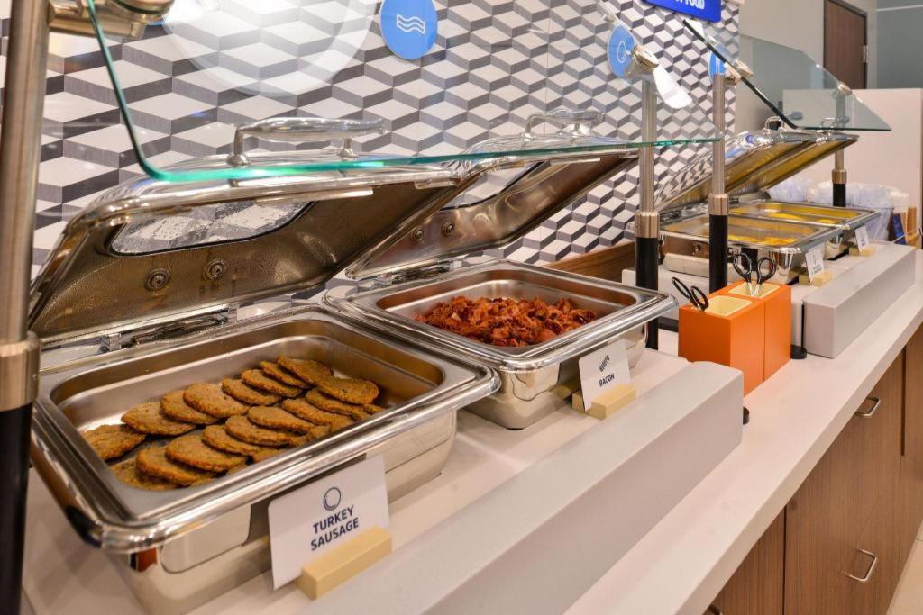 Holiday Inn Express Toronto East - Scarborough By Ihg Esterno foto